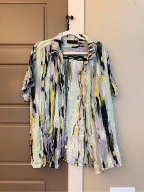 No Boundaries Abstract Stripe Button-Down Shirt in Light Multi